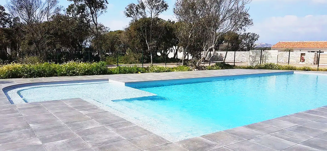 Louer une Villa privée en Corse pour ses vacances avec piscine extérieure.