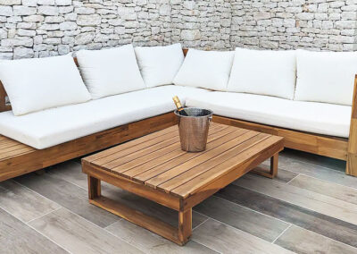 Terrasse et meubles de jardin premium : Location en Corse.