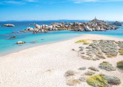 Les îles Lavezzi : Archipel de 23 îles, îlots et récifs au paysage paradisiaque en Corse.