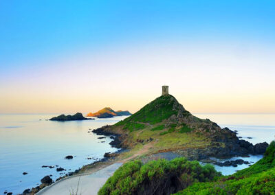 Magnifique coucher de soleil sur l'archipel des sanguinaires en Corse du sud.