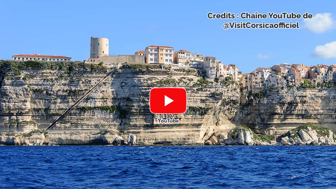 Voyage à Bonifacio : Cliché panoramique d'un magnifique coucher de soleil sur la vieille ville (Couverture vidéo YouTube).